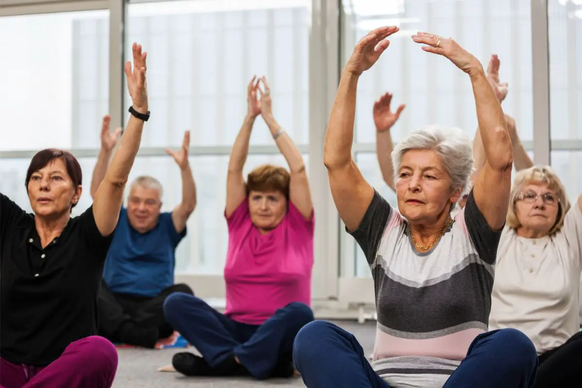 7 Great Benefits of Pilates for Seniors (Age is Just a Number) (1)